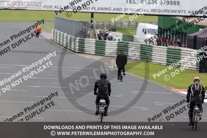 Vintage motorcycle club;eventdigitalimages;mallory park;mallory park trackday photographs;no limits trackdays;peter wileman photography;trackday digital images;trackday photos;vmcc festival 1000 bikes photographs